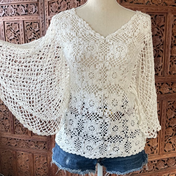dandyline Tops - True Vintage White Boho Crochet Bell  Angel Sleeve Top